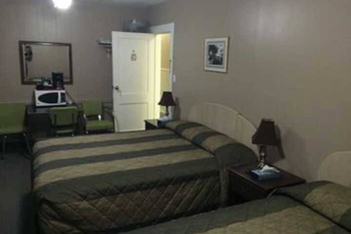 Room 10 of 14