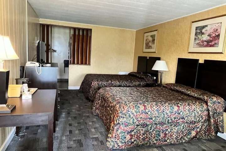 2 Double Beds (1 of 4)