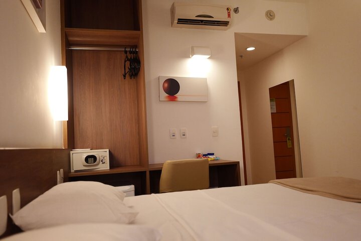 Room 37 of 79