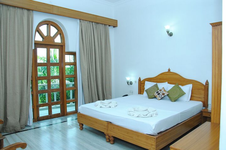 Room 4 of 33