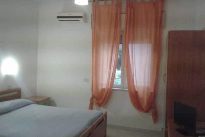 Room 15 of 42