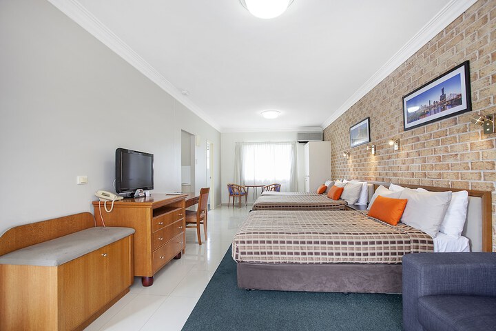 Room 7 of 65
