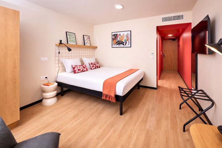 Room 28 of 70