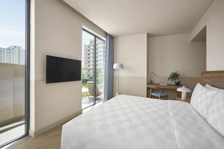 Room 12 of 105