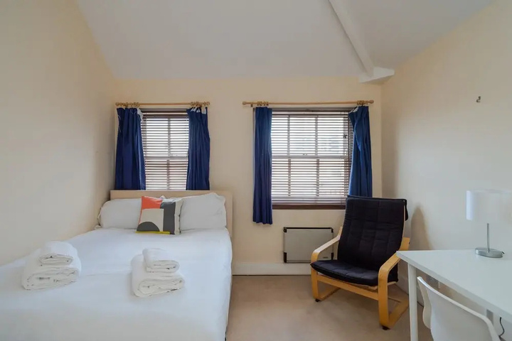 Room 5 of 17