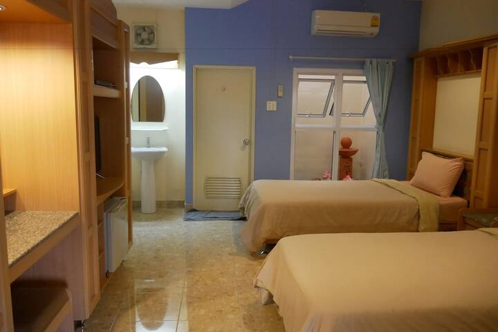 Room 26 of 32