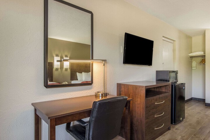 2 Double Beds (1 of 12)