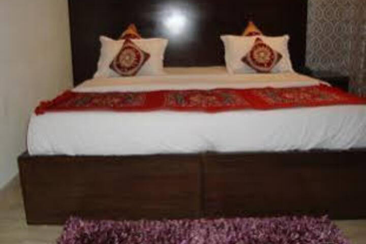 Room 2 of 10