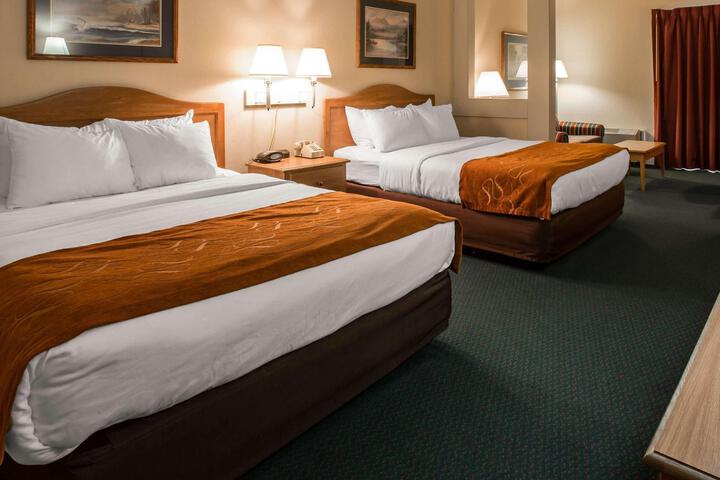 2 Queen Beds Deluxe Mobility Accessible (11 of 11)