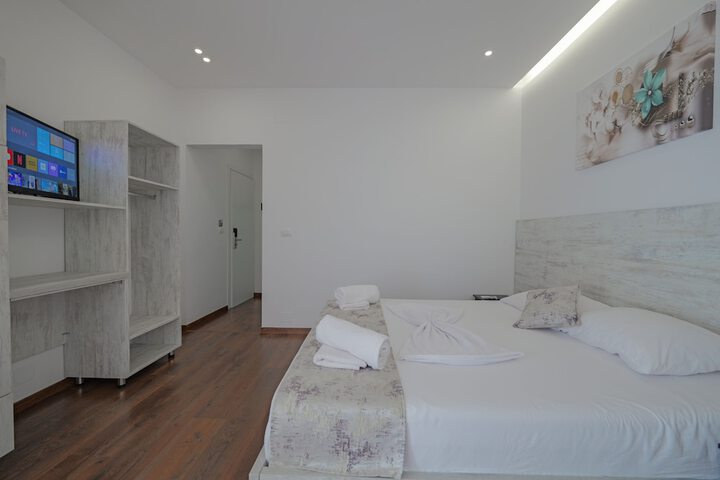 Room 12 of 86