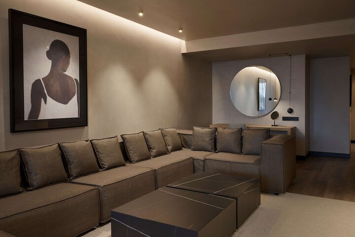 Room 46 of 103