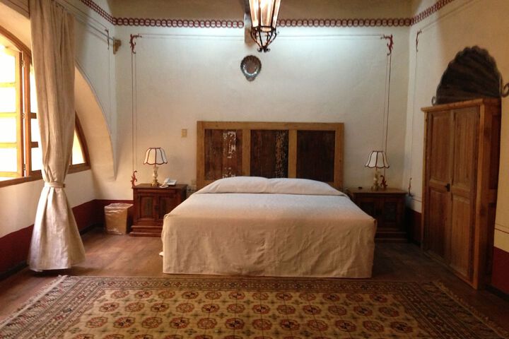 Room 4 of 50