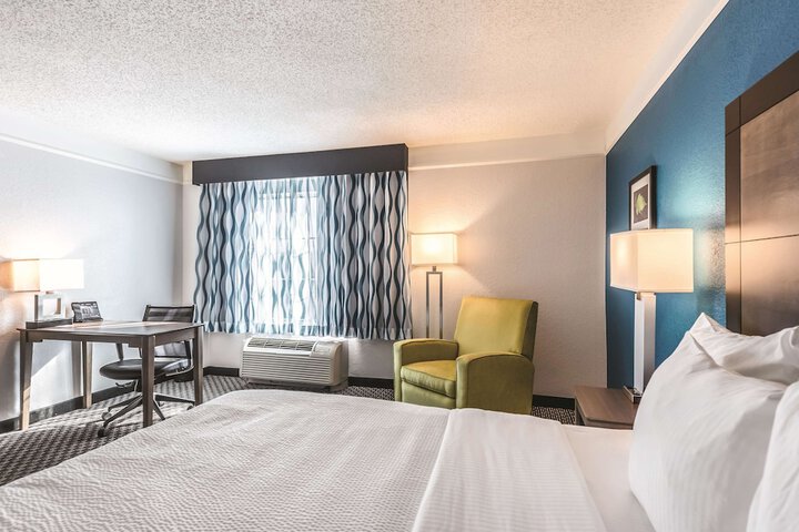 1 King Bed (8 of 22)