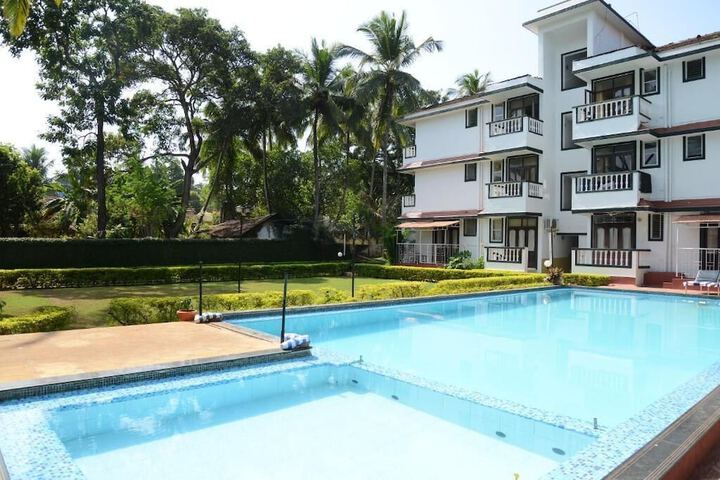 Pool Hotel