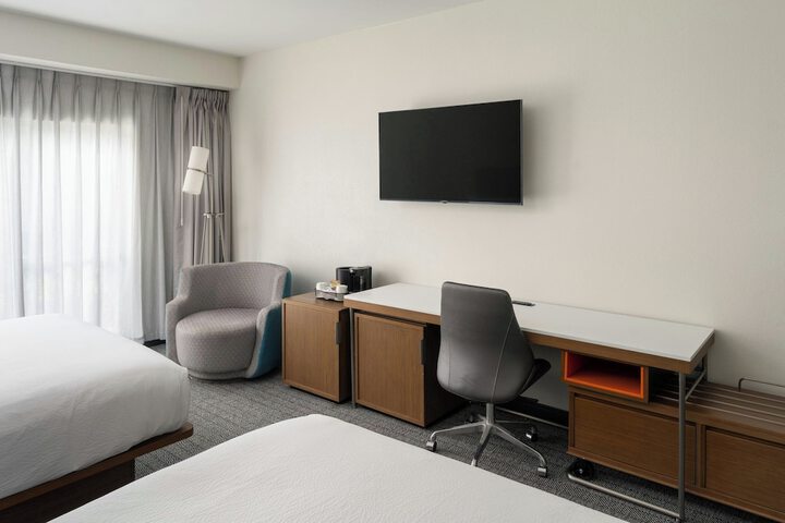 Room 11 of 37