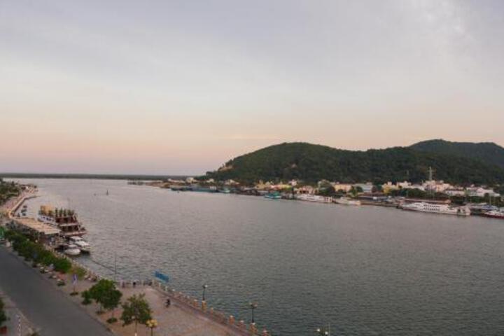 Long Chau Hotel