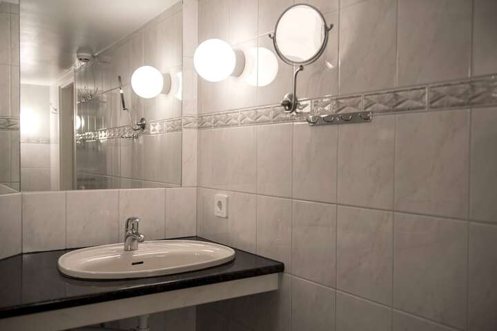 Room 124 of 187