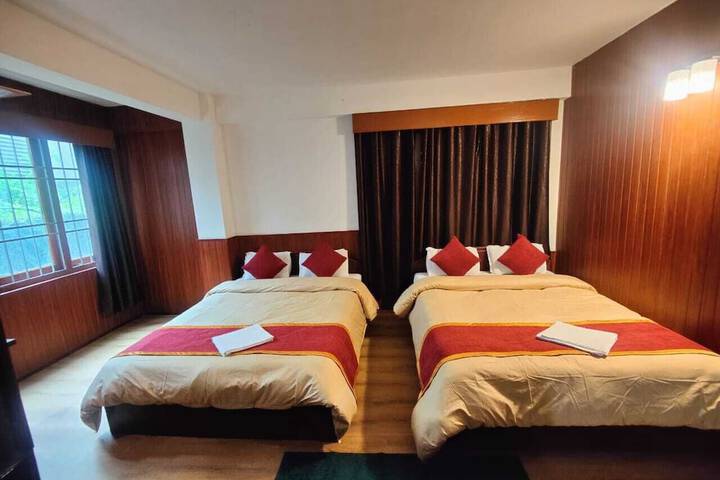 Room 8 of 10