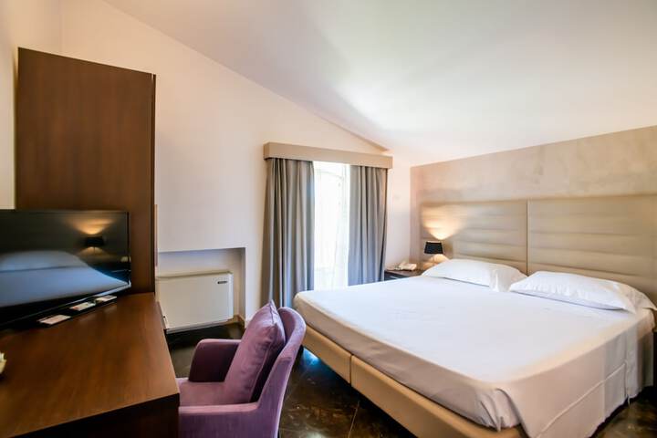 Room 30 of 96