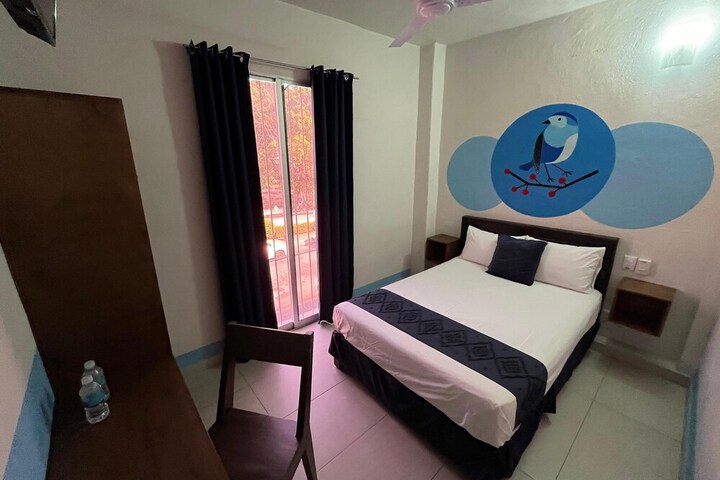 Room 9 of 33
