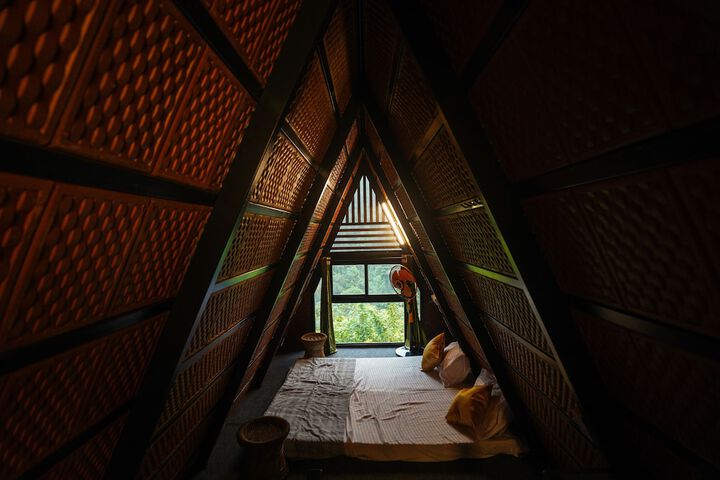 Room 2 of 10