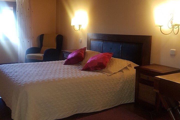 Room 4 of 10