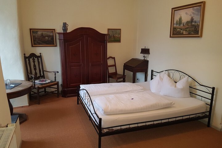 Room 34 of 80