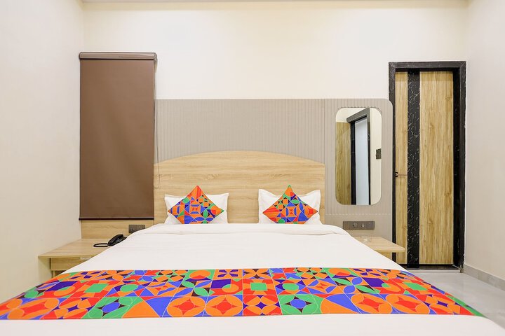 Room 17 of 27