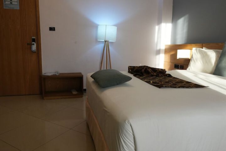 Room 65 of 173