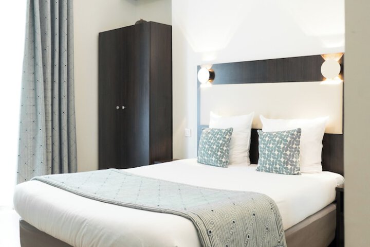 Room 52 of 75