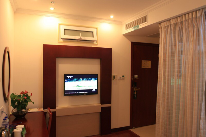 Room 2 of 7