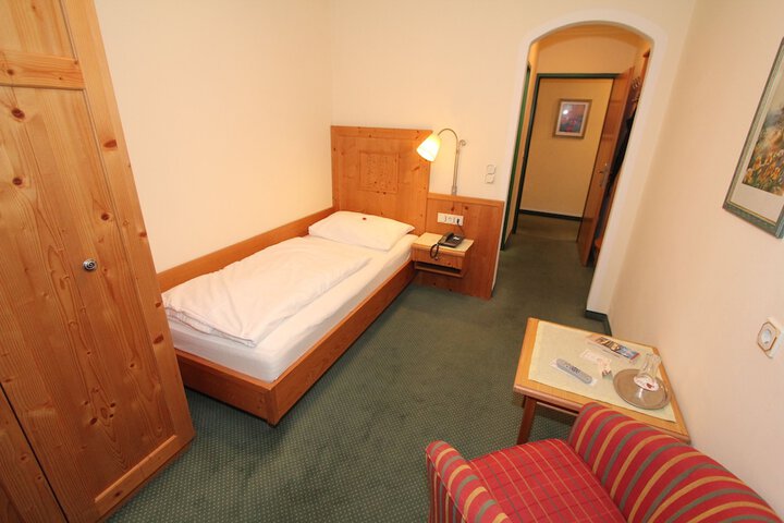 Room 5 of 48