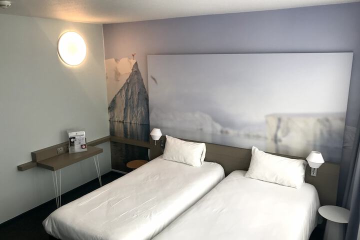 Room 15 of 110