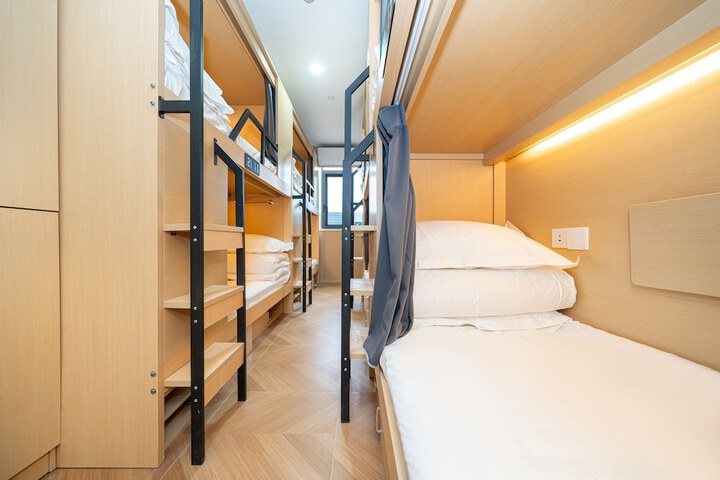 Room 10 of 21