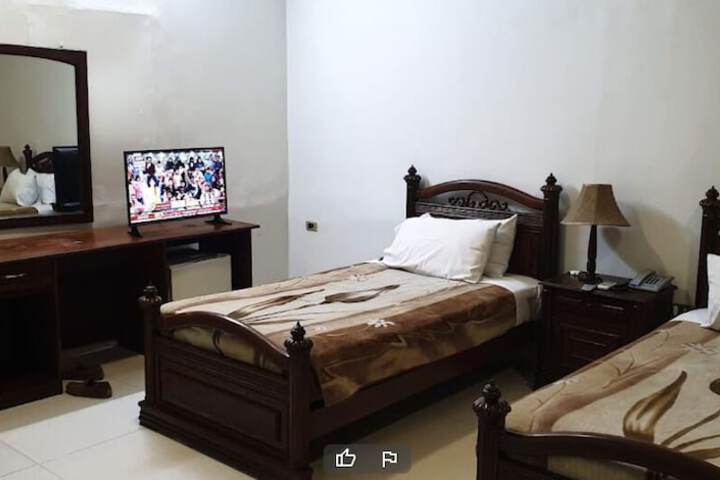 Room 6 of 9