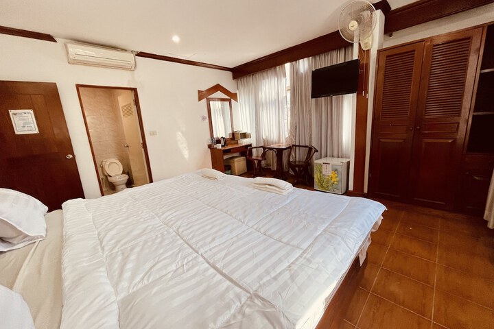 Room 8 of 34