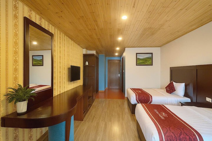 Room 10 of 80