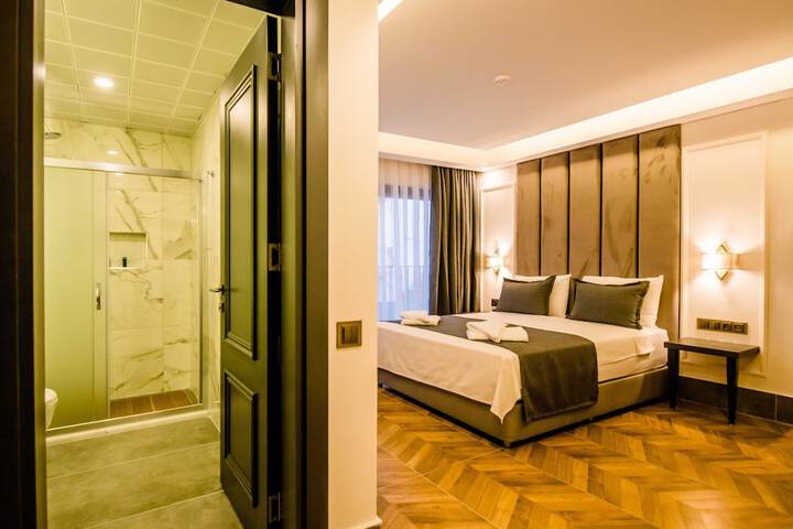 Room 33 of 59