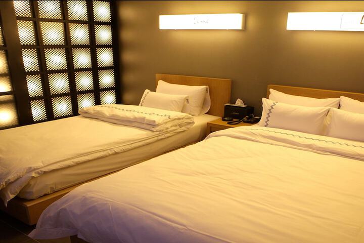 Room 6 of 46