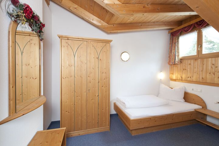 Room 4 of 131