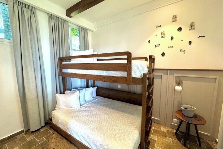 Room 9 of 38