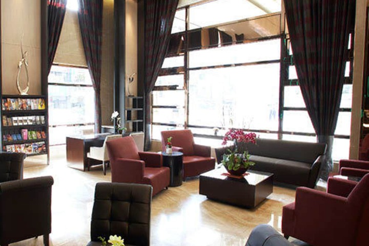 Entrance & Lobby