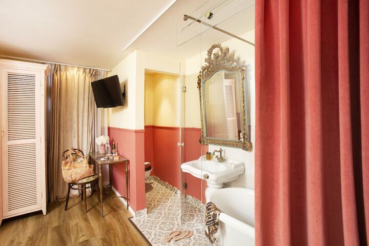 Room 21 of 61
