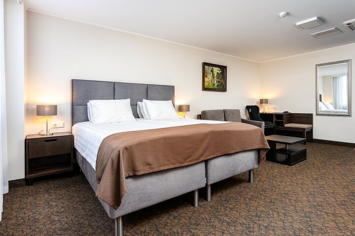 Room 21 of 37