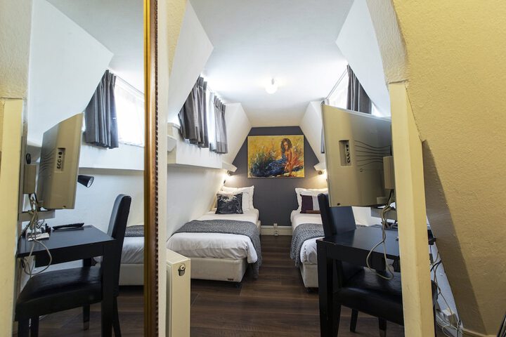 Room 46 of 96
