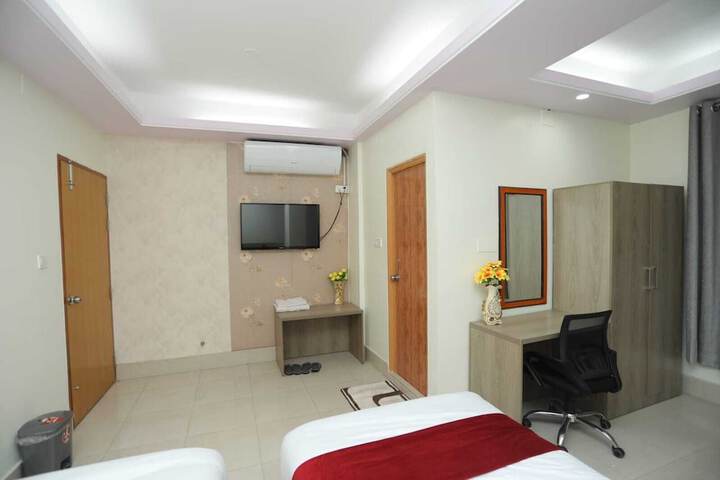 Room 6 of 12