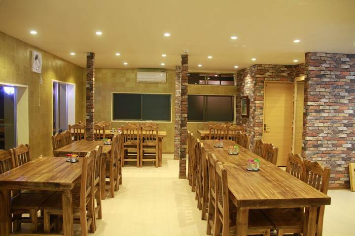 Dining 6 of 12