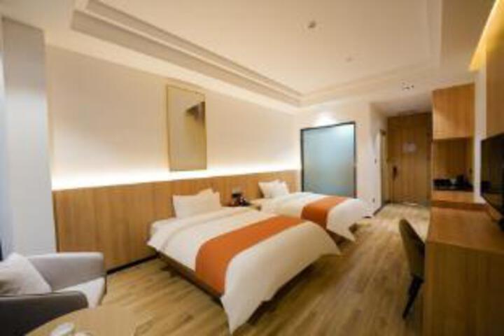 Room 10 of 10