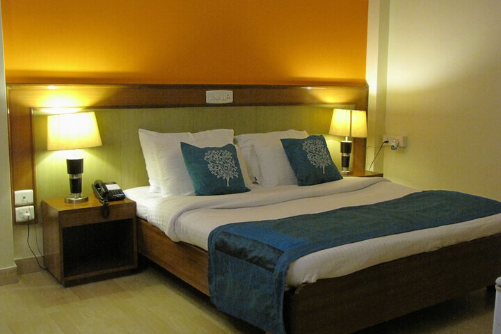Room 4 of 11