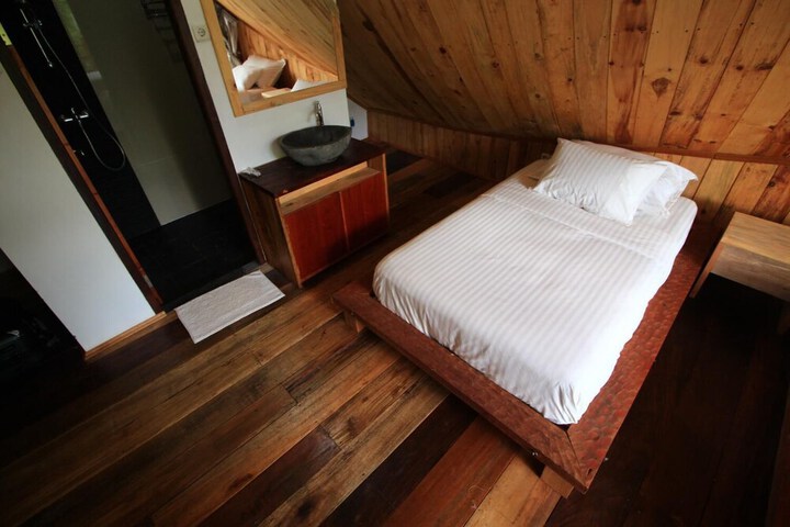 Room 9 of 44